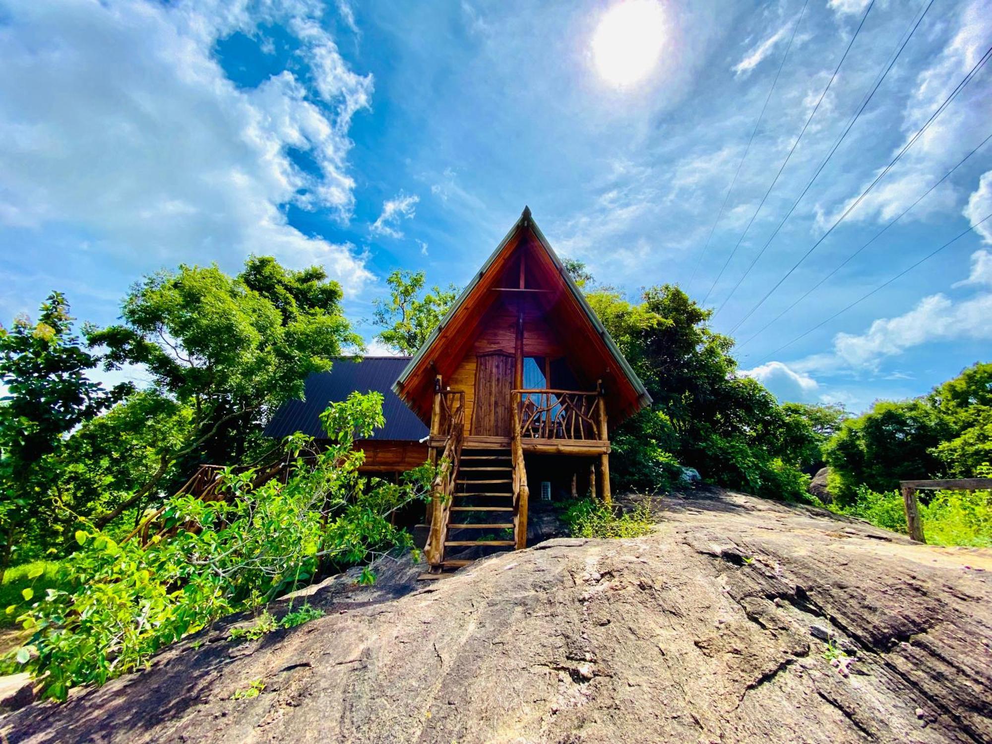 Wooden Cabana Сигирия Екстериор снимка